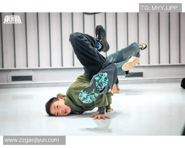 重庆街舞队的反击之路:从挑战到崛起的热血故事 重庆街舞队的反击之路:从挑战到崛起的热血故事