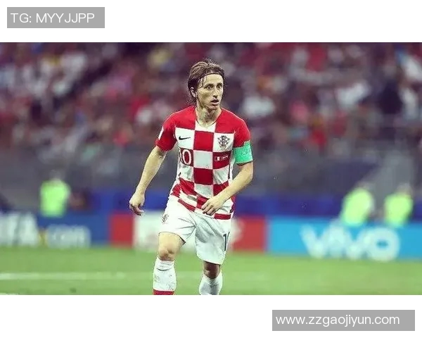 莫德里奇：足球场上的魔术师与传奇中场的辉煌历程与成就分析