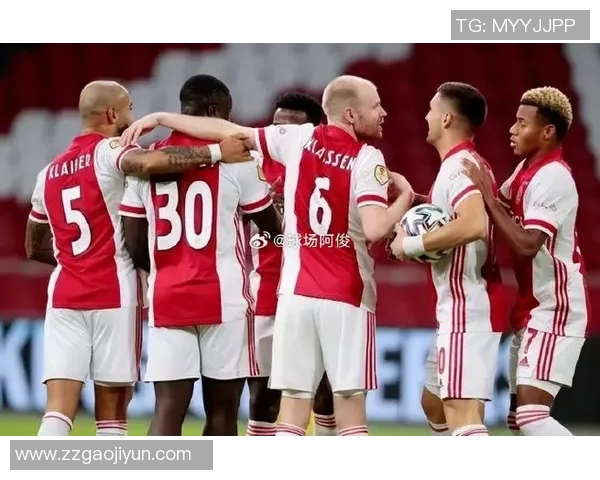 阿贾克斯主场迎战乌德勒全力争胜展现强大实力