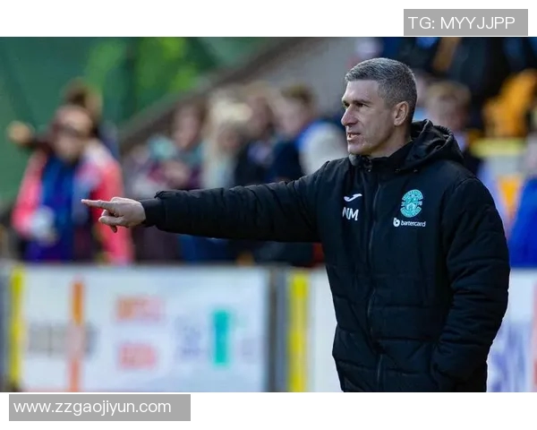 顿矿工与法兰克的对决:一场足球盛宴的激情碰撞与战术较量 顿矿工与法兰克的对决:一场足球盛宴的激情碰撞与战术较量