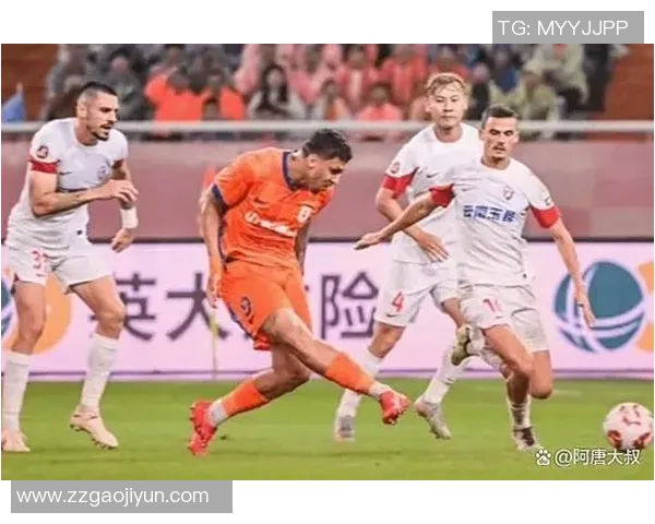 北京球迷与大连球迷的激情对决谁能在赛场上笑到最后